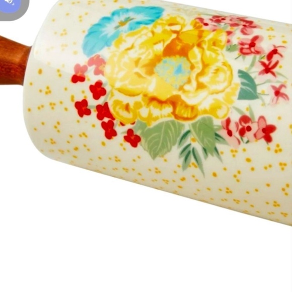 The pioneer woman Fancy Flourish Rolling Pin with wood handles - Picture 4 of 4